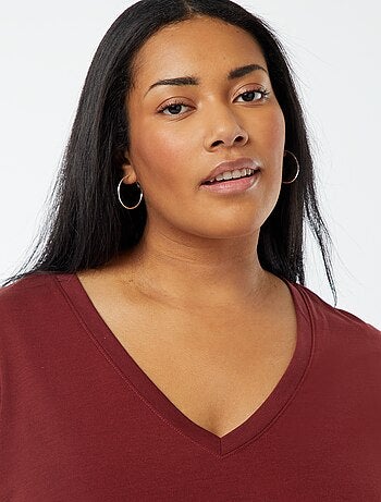 Camiseta lisa básica con cuello de pico