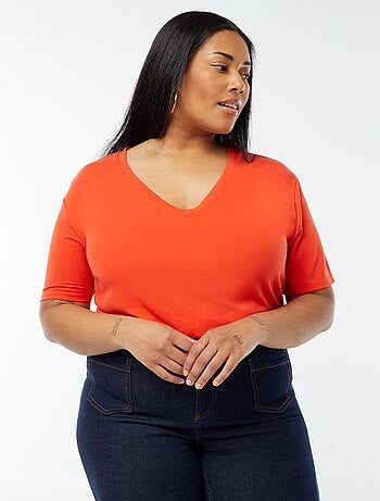 Camiseta lisa básica con cuello de pico