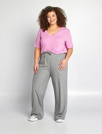 Camiseta lisa básica con cuello de pico