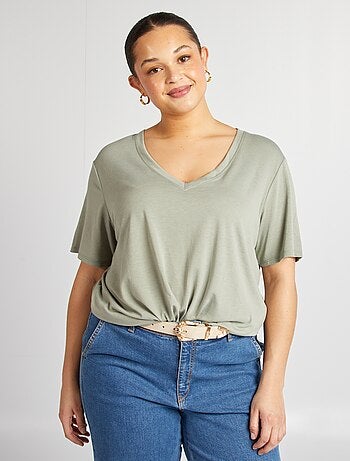 Camiseta lisa básica con cuello de pico