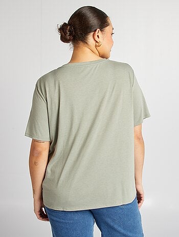 Camiseta lisa básica con cuello de pico