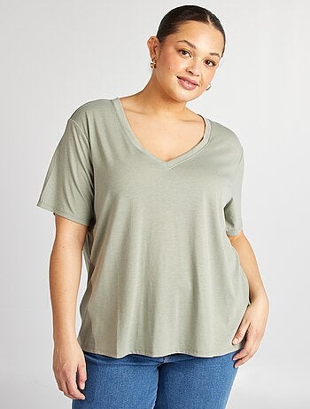 Camiseta lisa básica con cuello de pico
