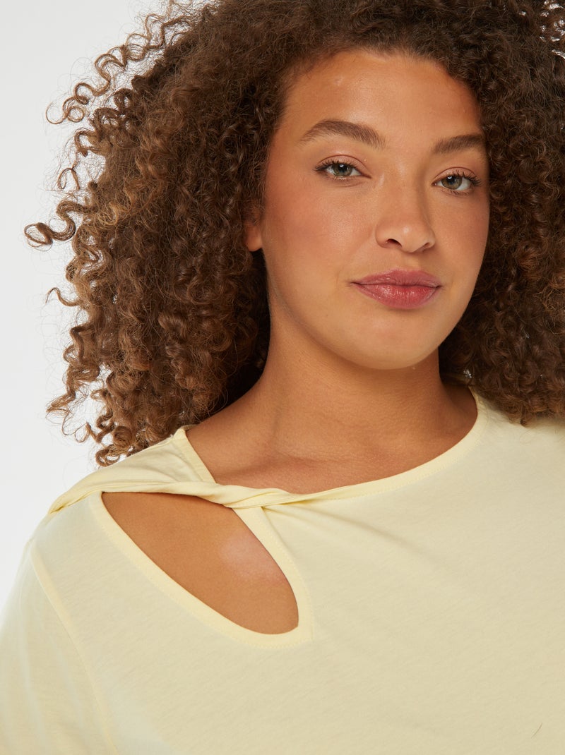 Camiseta lisa con abertura con calados efecto retorcido Amarillo - Kiabi