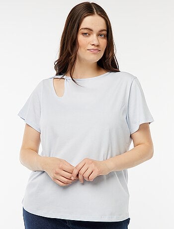 Camiseta lisa con abertura con calados efecto retorcido