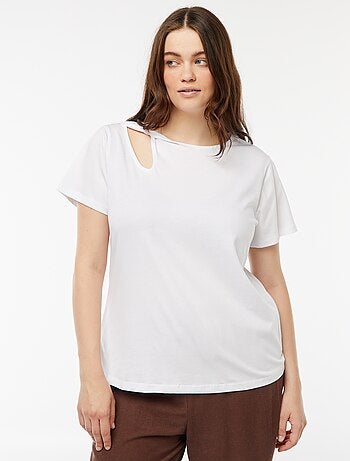 Camiseta lisa con abertura con calados efecto retorcido