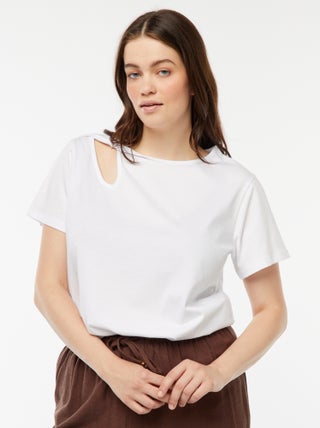 Camiseta lisa con abertura con calados efecto retorcido