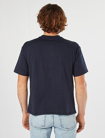Camiseta lisa con bolsillo en el pecho