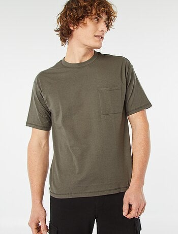 Camiseta lisa con bolsillo en el pecho