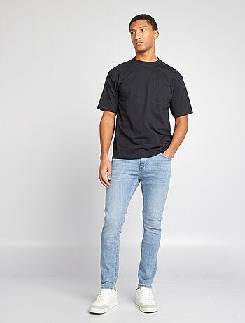 Camiseta lisa con bolsillo en el pecho