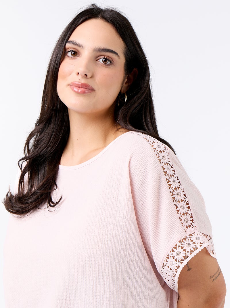 Camiseta lisa con bordado y macramé en las mangas Rosa - Kiabi