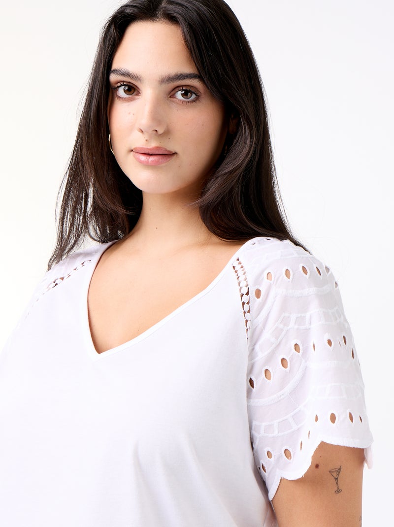 Camiseta lisa con bordados en las mangas Blanco - Kiabi