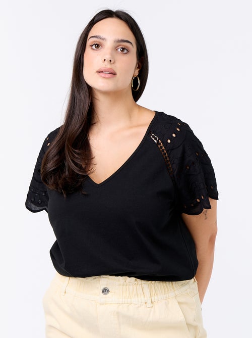 Camiseta lisa con bordados en las mangas - Kiabi