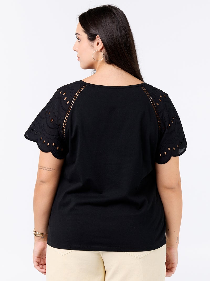 Camiseta lisa con bordados en las mangas Negro - Kiabi