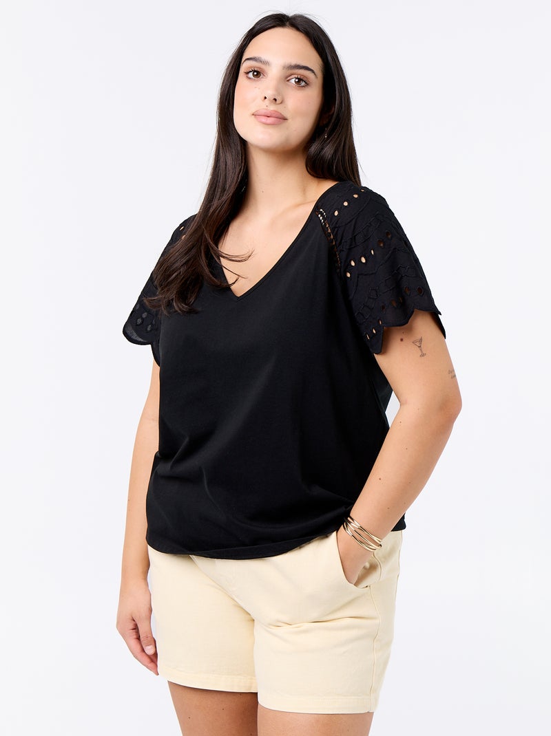 Camiseta lisa con bordados en las mangas Negro - Kiabi
