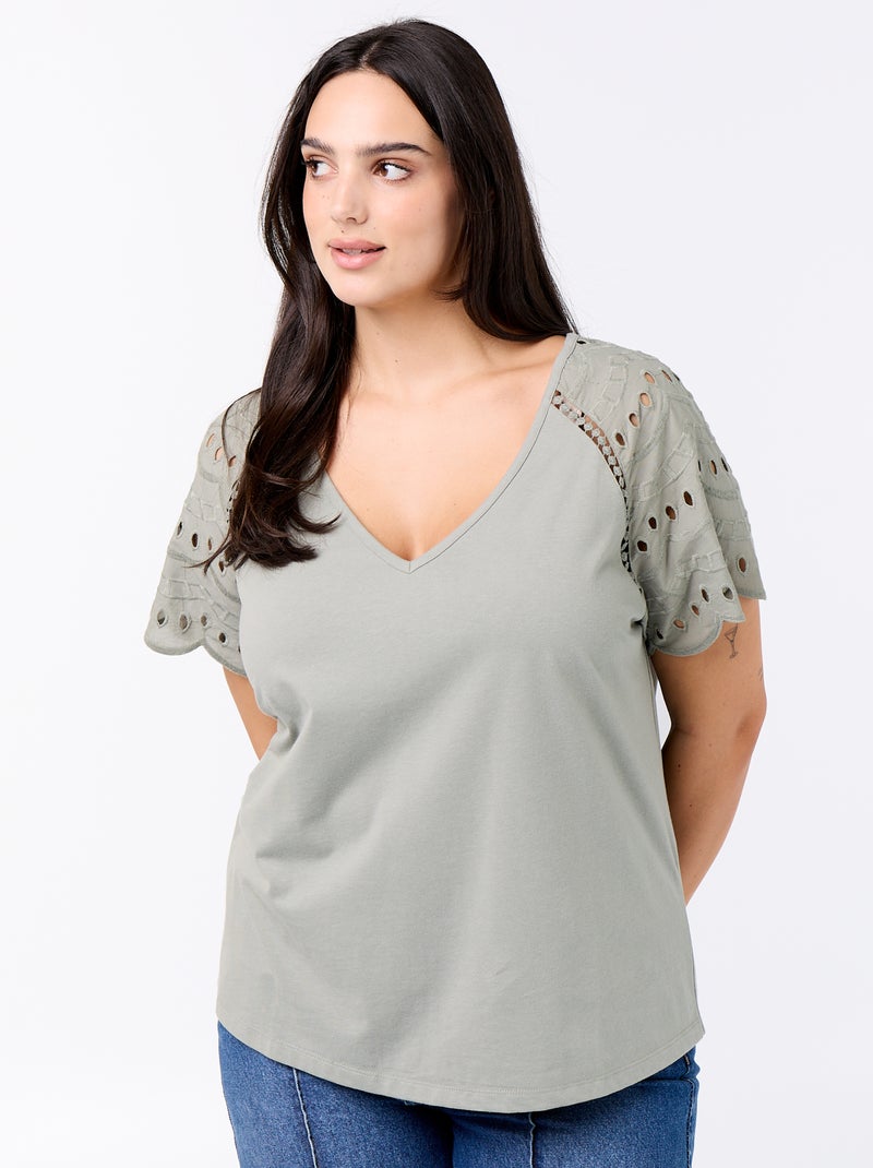 Camiseta lisa con bordados en las mangas Verde - Kiabi