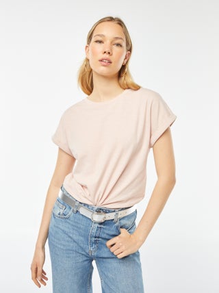 Camiseta lisa con cuello redondo y manga corta con vuelta