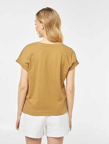 Camiseta lisa con cuello redondo y manga corta con vuelta