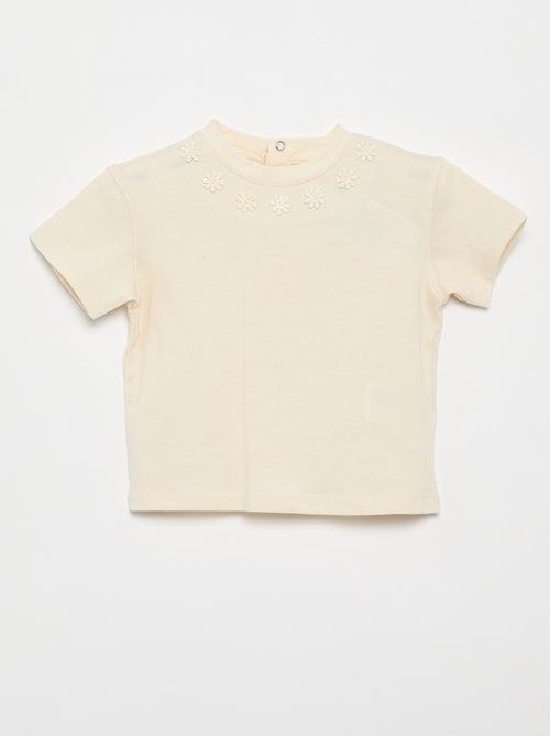 Camiseta lisa con flores de fantasía en el cuello - Kiabi