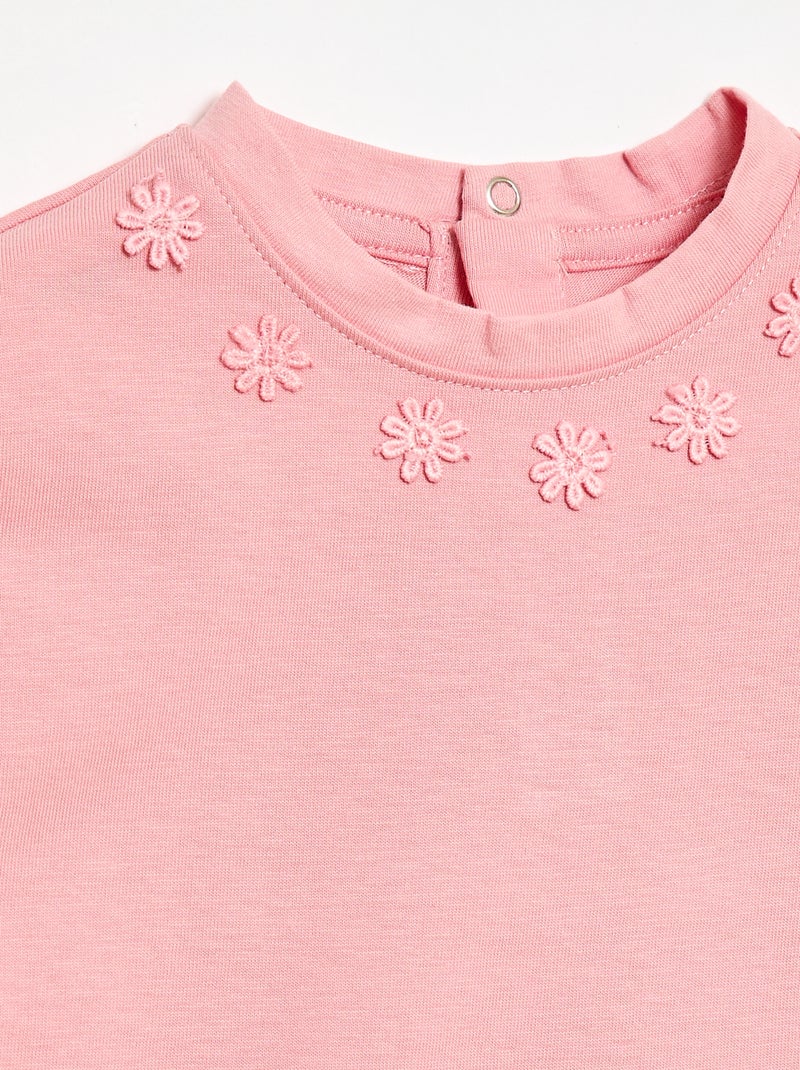 Camiseta lisa con flores de fantasía en el cuello Rosa - Kiabi