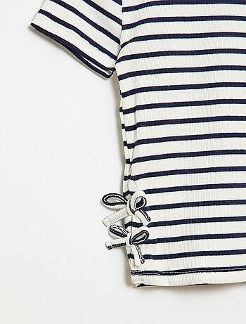 Camiseta lisa con nudos originales