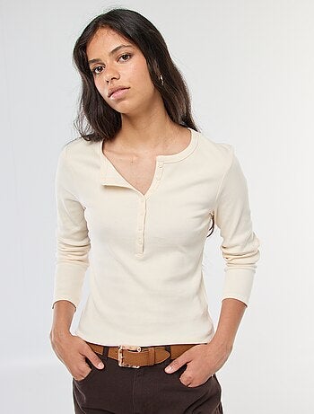 Camiseta lisa de canalé con cuello tunecino