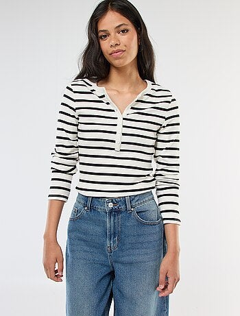 Camiseta lisa de canalé con cuello tunecino