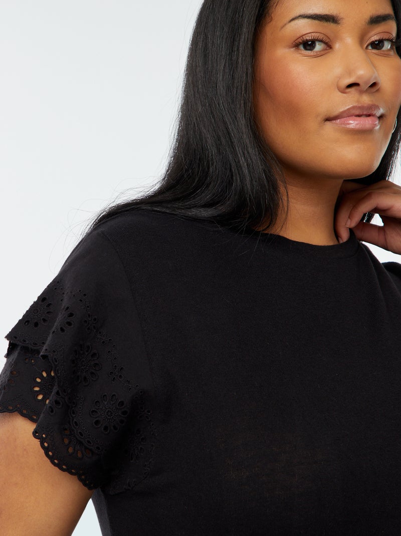 Camiseta lisa de manga corta con bordados negro - Kiabi