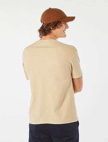 Camiseta lisa de manga corta con textura