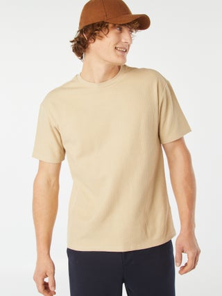 Camiseta lisa de manga corta con textura