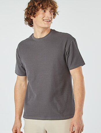 Camiseta lisa de manga corta con textura