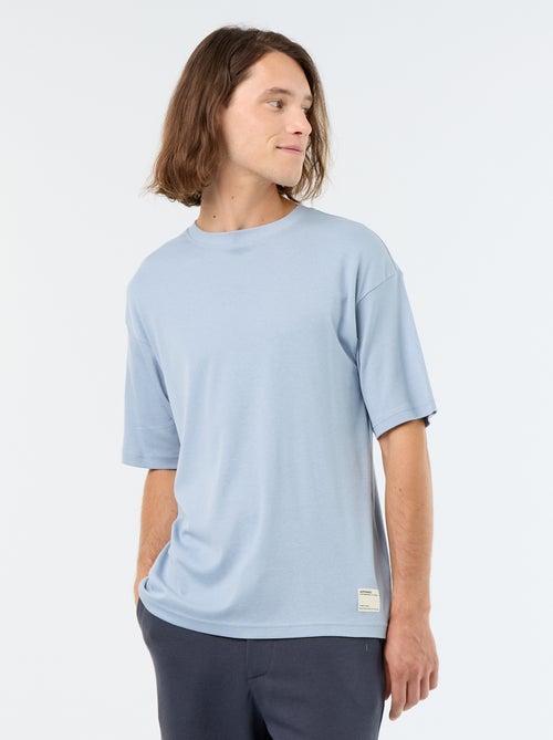 Camiseta lisa de manga corta y cuello redondo - Kiabi Camiseta lisa de manga corta y cuello redondo - Kiabi