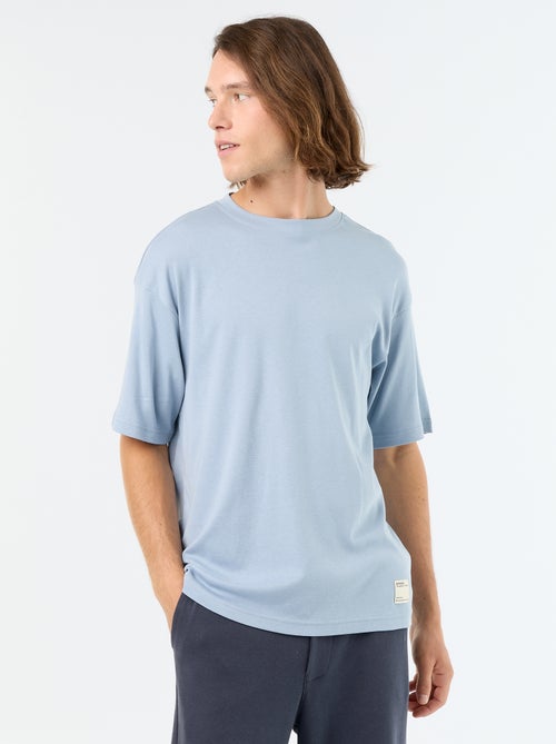 Camiseta lisa de manga corta y cuello redondo - Kiabi Camiseta lisa de manga corta y cuello redondo - Kiabi