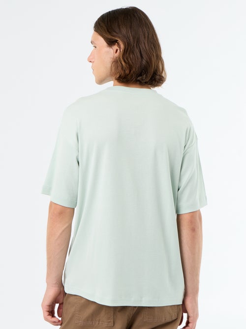 Camiseta lisa de manga corta y cuello redondo - Kiabi Camiseta lisa de manga corta y cuello redondo - Kiabi