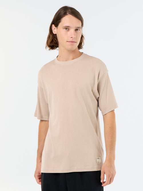 Camiseta lisa de manga corta y cuello redondo - Kiabi Camiseta lisa de manga corta y cuello redondo - Kiabi