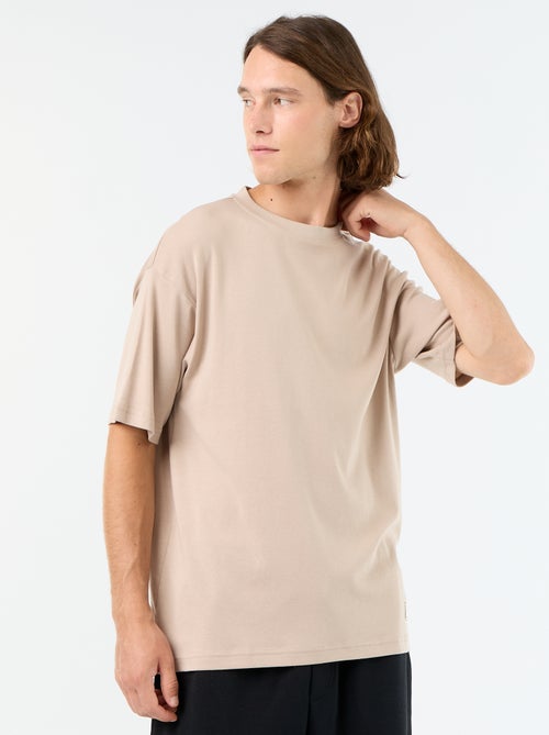 Camiseta lisa de manga corta y cuello redondo - Kiabi Camiseta lisa de manga corta y cuello redondo - Kiabi