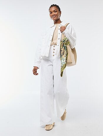 Camiseta lisa de manga corta y cuello redondo