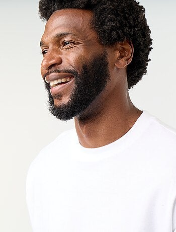 Camiseta lisa de manga corta y cuello redondo