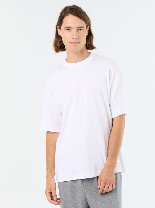 Camiseta lisa de manga corta y cuello redondo - Kiabi Camiseta lisa de manga corta y cuello redondo - Kiabi