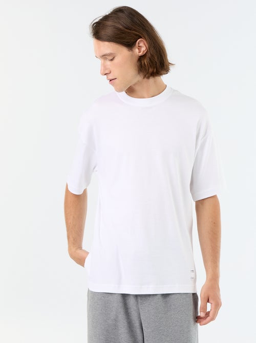 Camiseta lisa de manga corta y cuello redondo - Kiabi Camiseta lisa de manga corta y cuello redondo - Kiabi