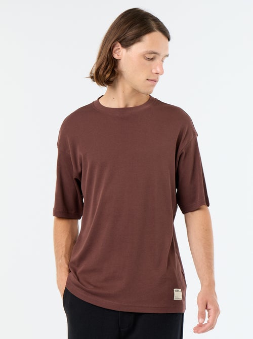 Camiseta lisa de manga corta y cuello redondo - Kiabi Camiseta lisa de manga corta y cuello redondo - Kiabi