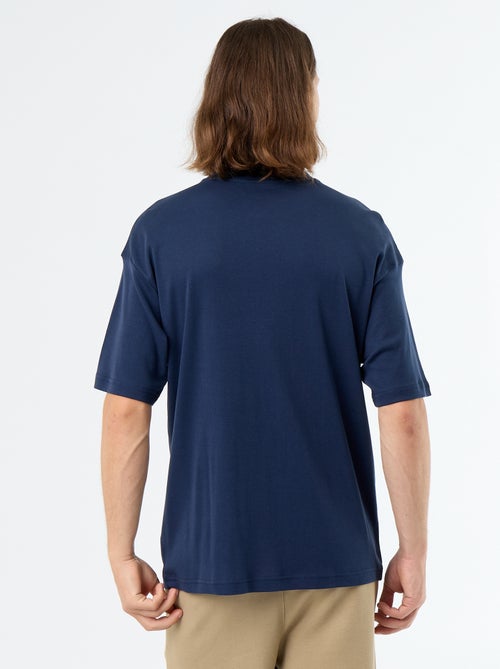 Camiseta lisa de manga corta y cuello redondo - Kiabi Camiseta lisa de manga corta y cuello redondo - Kiabi