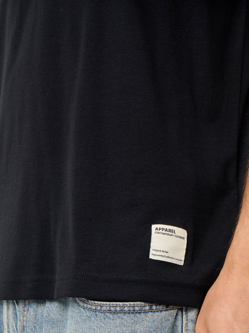 Camiseta lisa de manga corta y cuello redondo - Kiabi Camiseta lisa de manga corta y cuello redondo - Kiabi