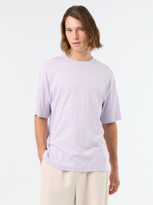 Camiseta lisa de manga corta y cuello redondo - Kiabi Camiseta lisa de manga corta y cuello redondo - Kiabi