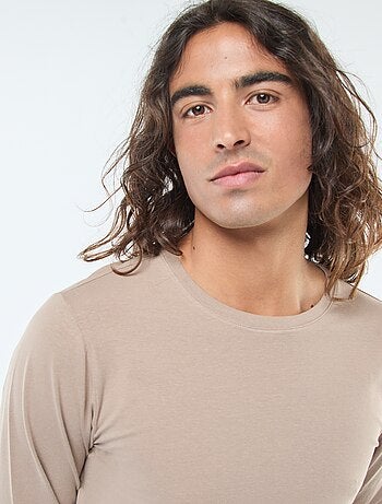 Camiseta lisa de manga larga y cuello redondo