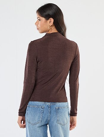 Camiseta lisa de material fluido con cuello alto