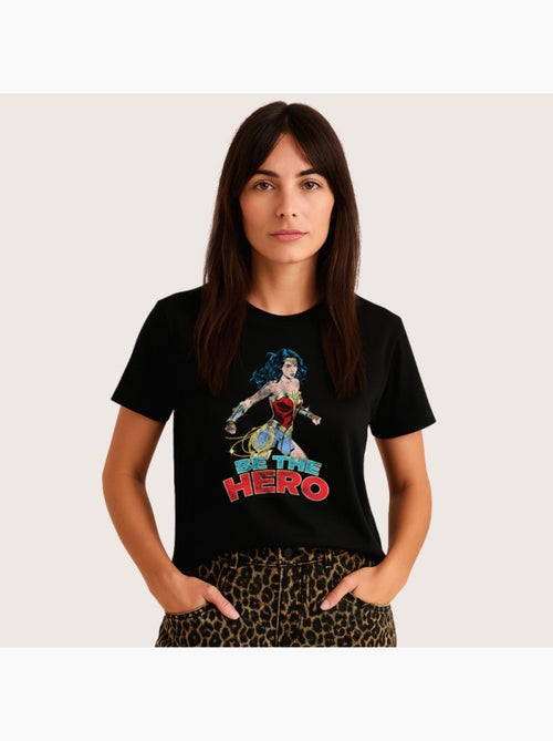 Camiseta Mujer - WONDER WOMAN BE THE HERO 2 - Kiabi Camiseta Mujer - WONDER WOMAN BE THE HERO 2 - Kiabi