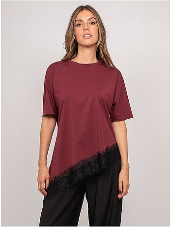 Camiseta oversize asimétrica con ribete de encaje forinel