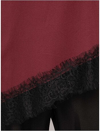 Camiseta oversize asimétrica con ribete de encaje forinel