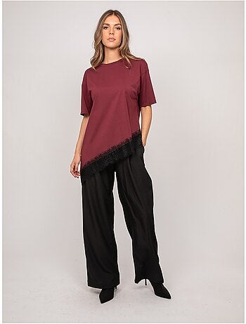 Camiseta oversize asimétrica con ribete de encaje forinel