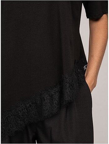 Camiseta oversize asimétrica con ribete de encaje forinel